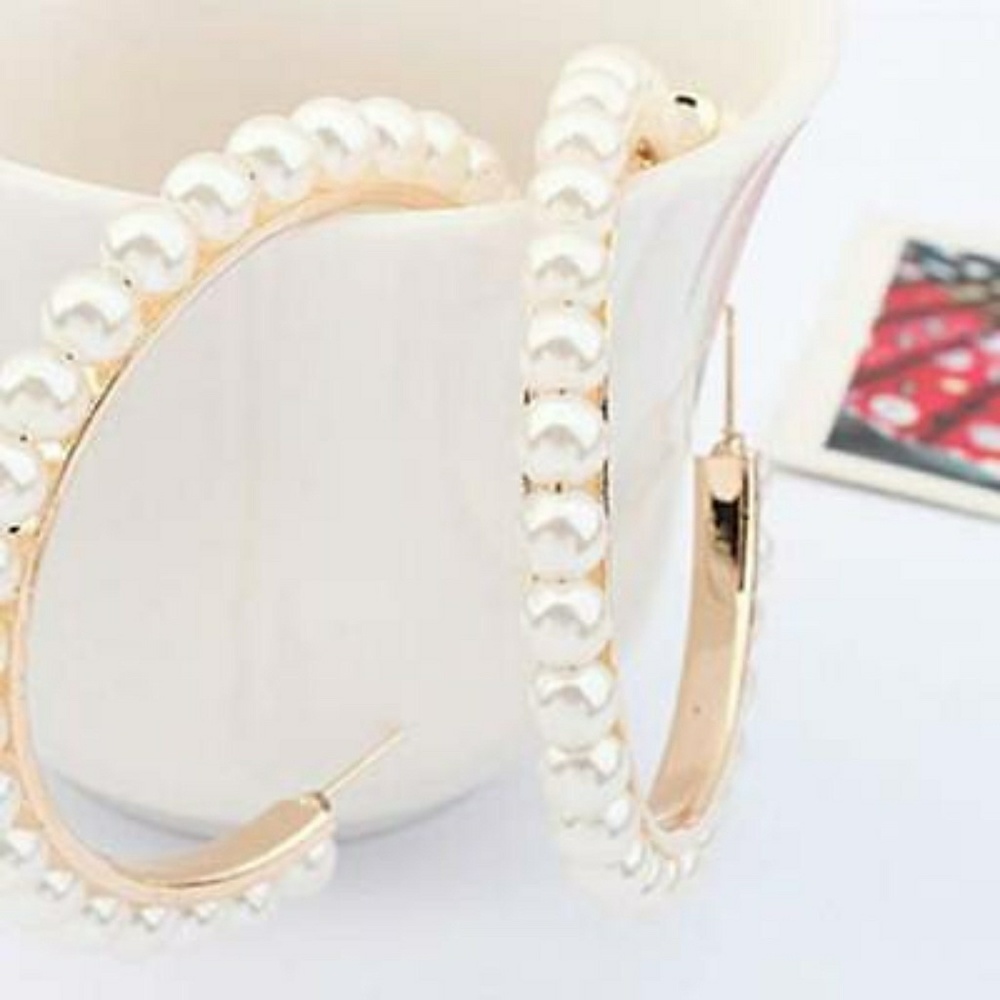 SALE! 5⭐Rated! Pearl & Gold Hoop Earrings - Picture 4 of 6